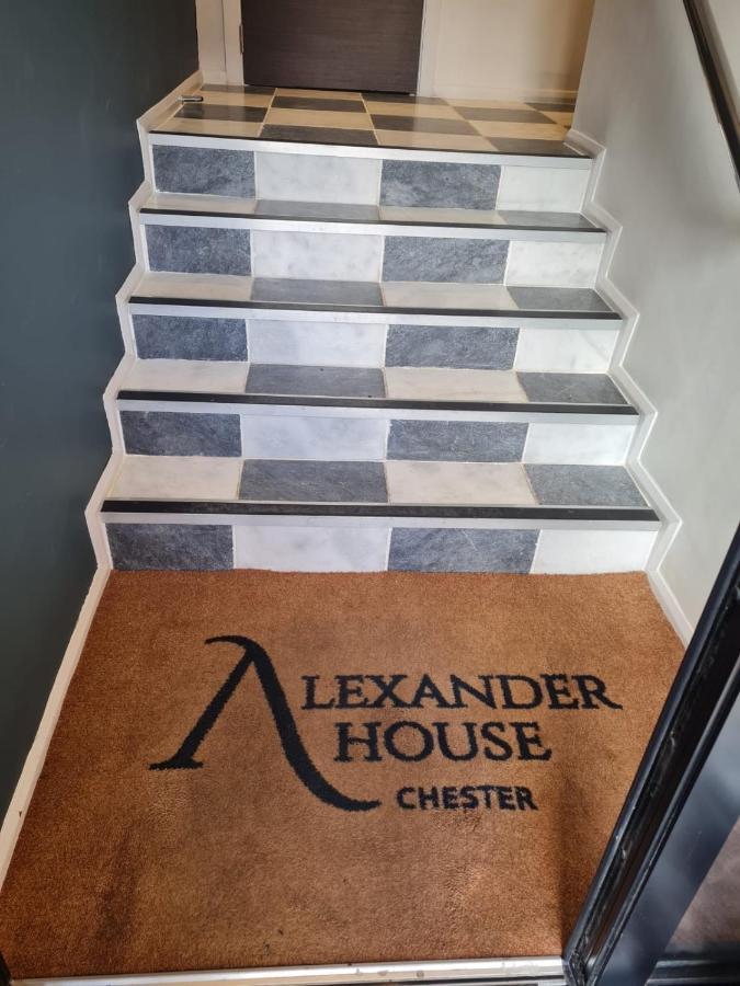34 Cuppin Street - Luxury City Centre Apartment! Chester Exterior photo